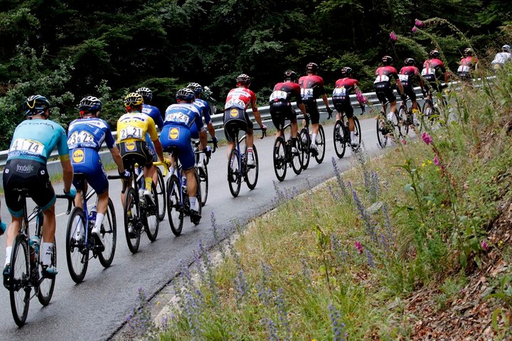 Pozreli sme sa na jedálniček jazdcov. Koľko kalórii spália za deň na TdF?